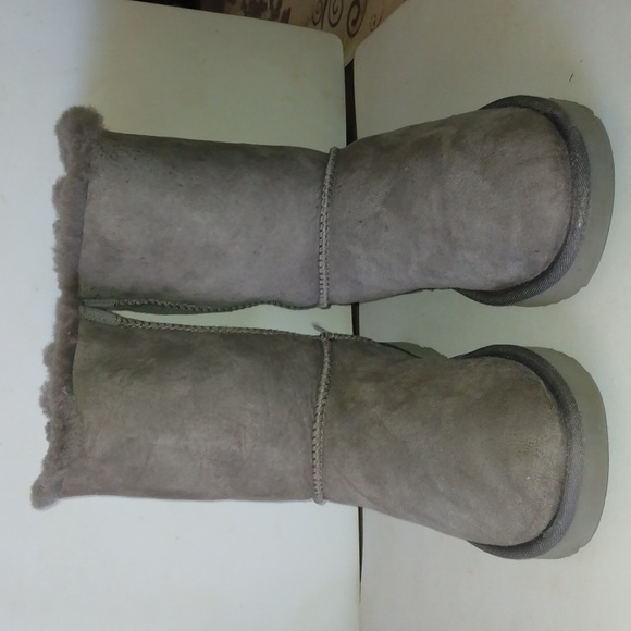 UGG BOOTS - Picture 2 of 10